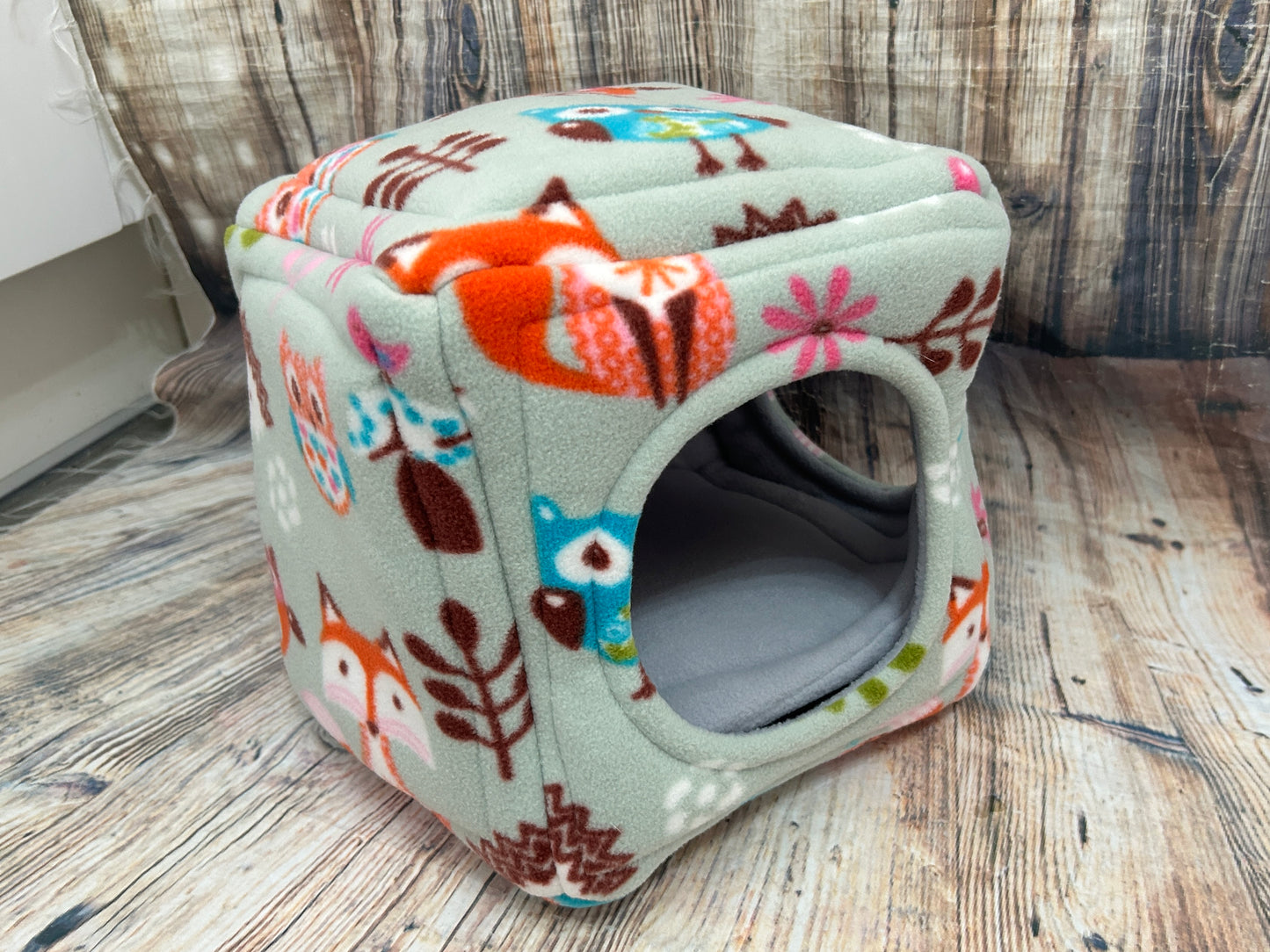 Sage Woodlands Fleece Guinea Pig Cube / Light Grey + Pad