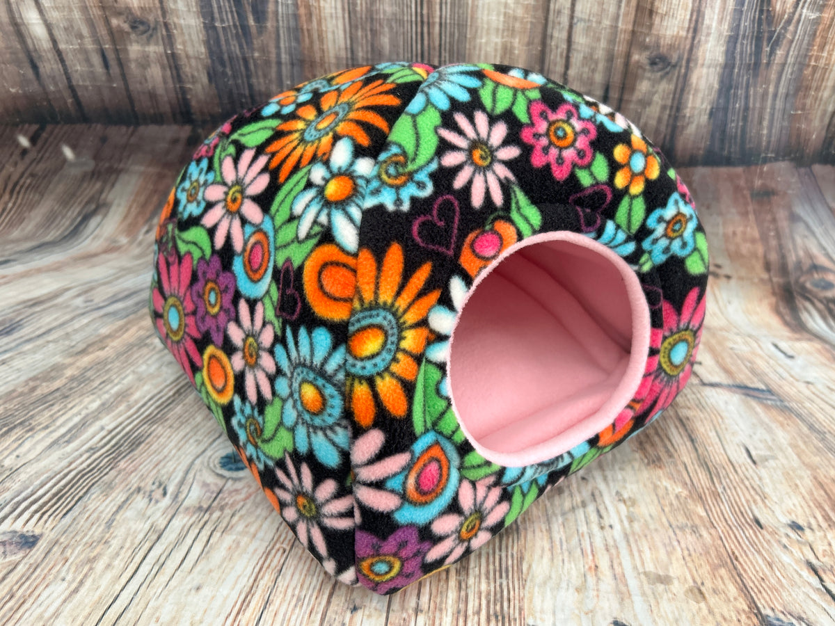 Floral Daisies Fleece Piggie Pyramid / Baby Pink + Pad