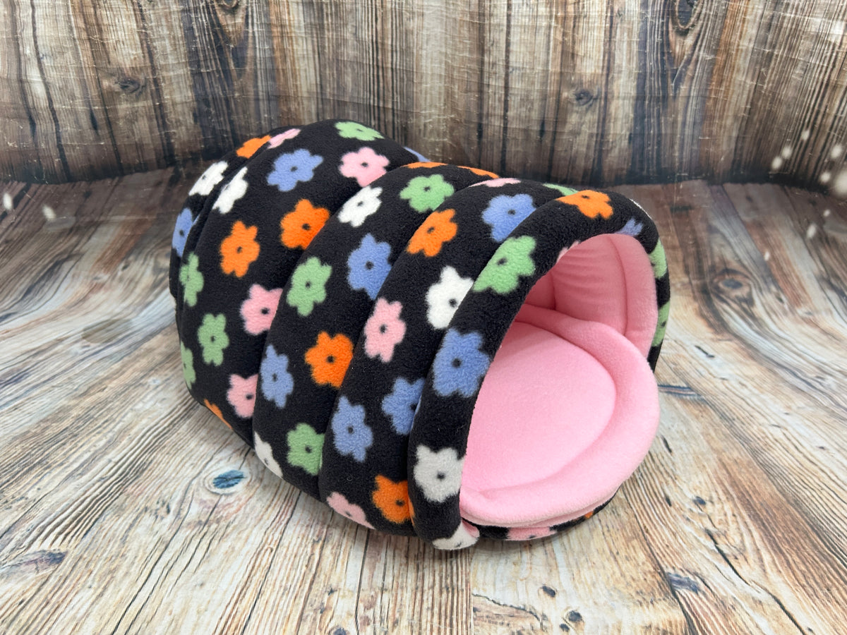 Hippy Flowers Fleece Piggie Den/ Baby Pink + Pad