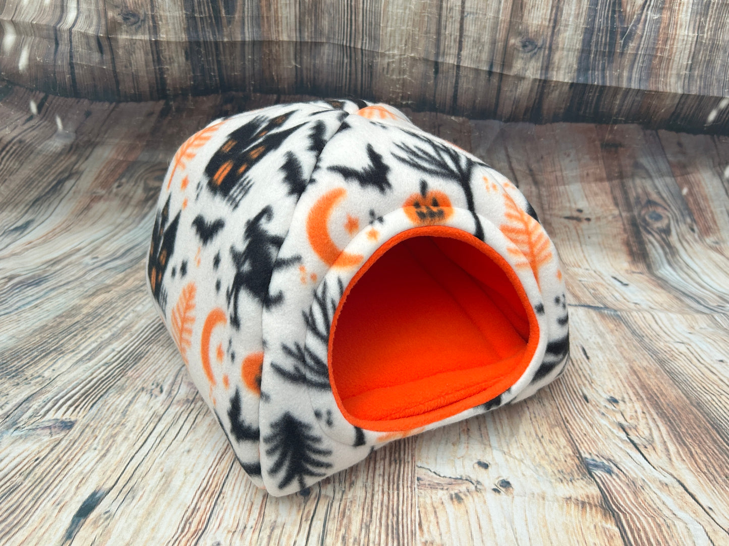 Halloween Spooky Fleece Piggie Pyramid + Pad