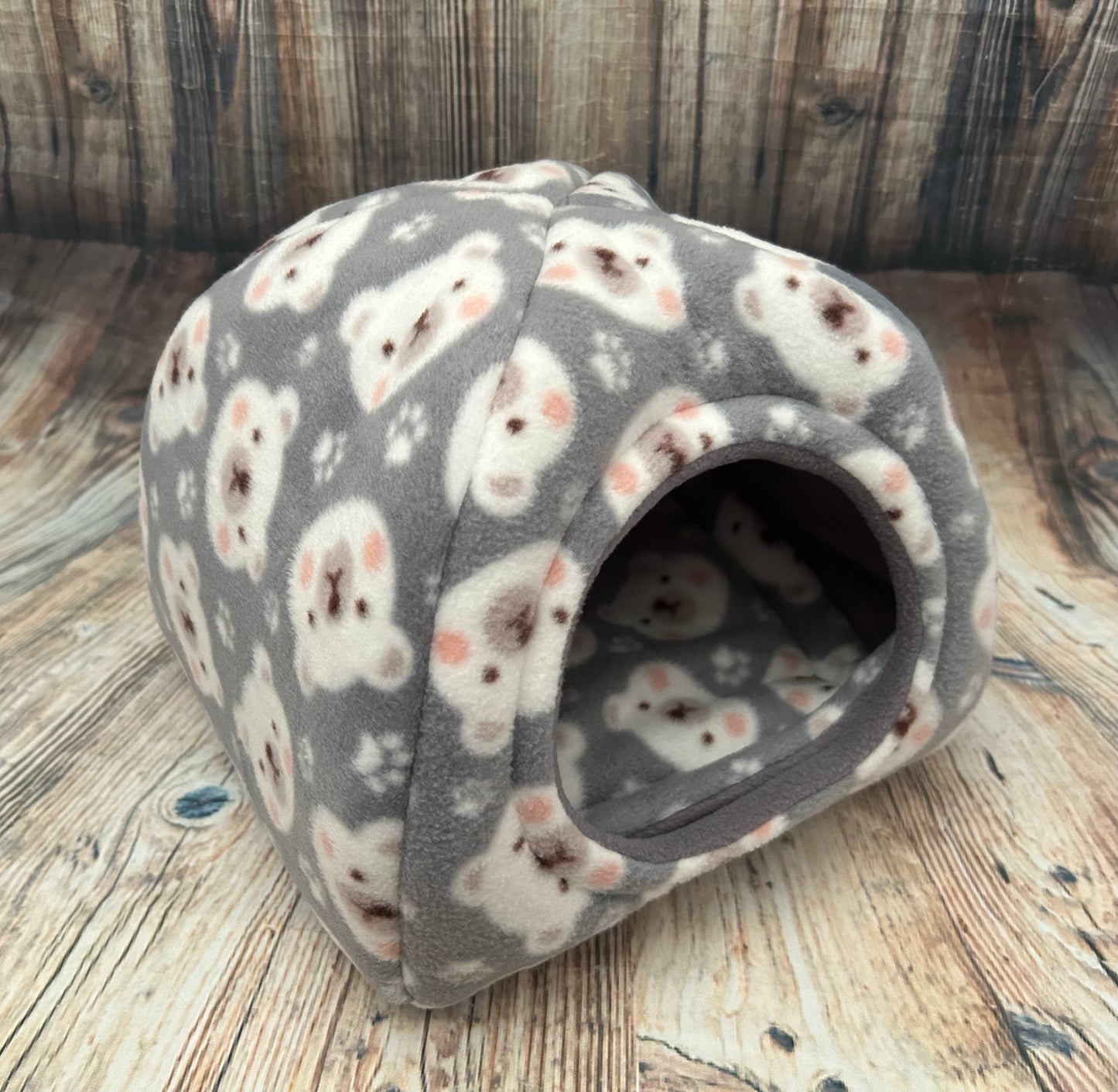 Grey Bears Fleece Piggie Pyramid / Grey + Pad