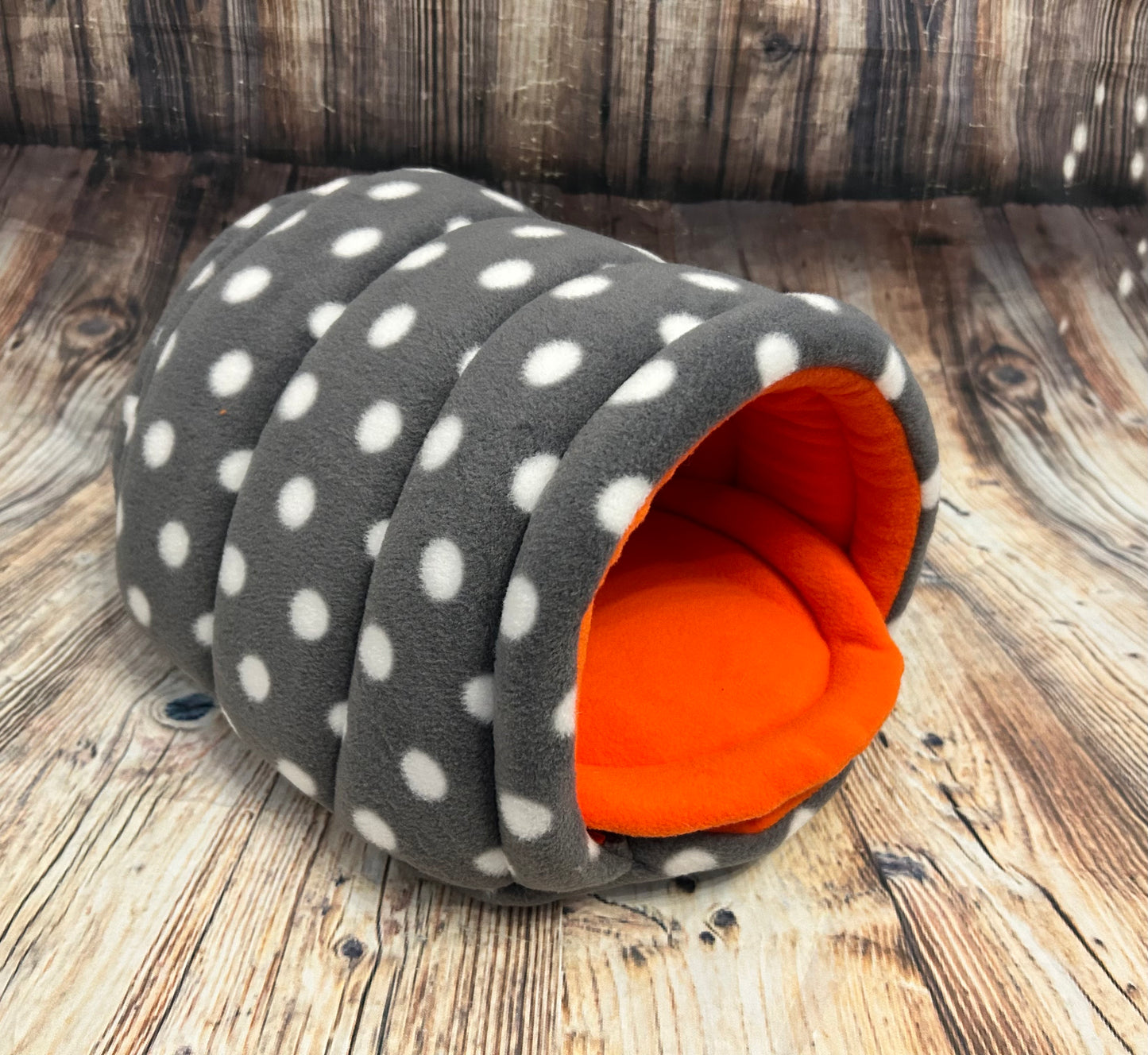 Grey Spots Fleece Piggie Den / Orange + Pad