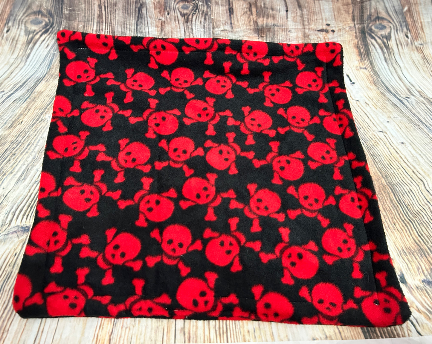 Red Skulls Fleece Piggie Blanket