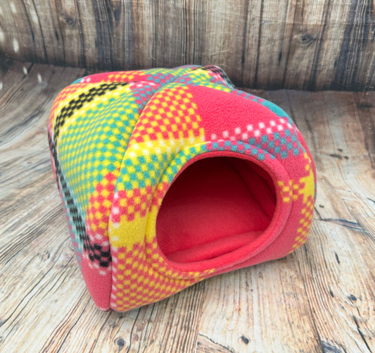 Multi Tartan Fleece Piggie Pyramid / Cerise + Pad