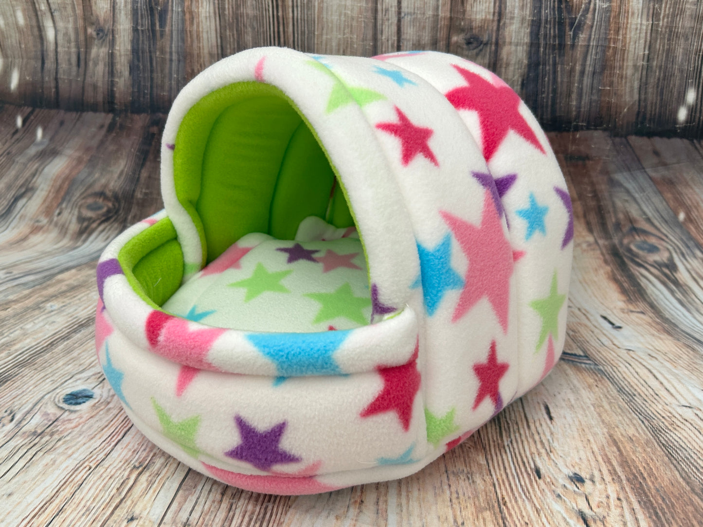 White Multi Stars Fleece Piggie Cave / Lime + Pad