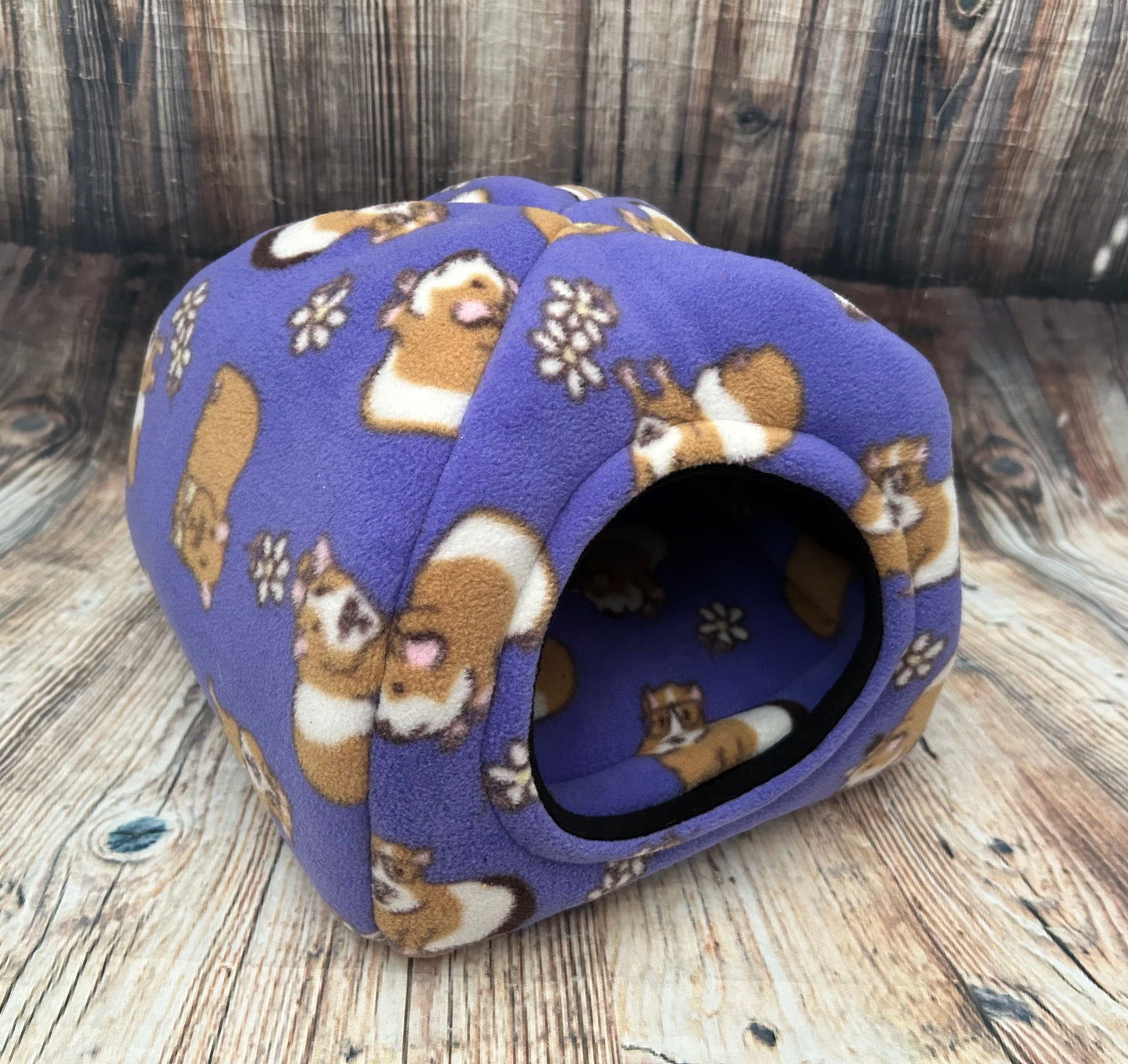 Guinea Pig Fleece Piggie Pyramid / Black + Pad
