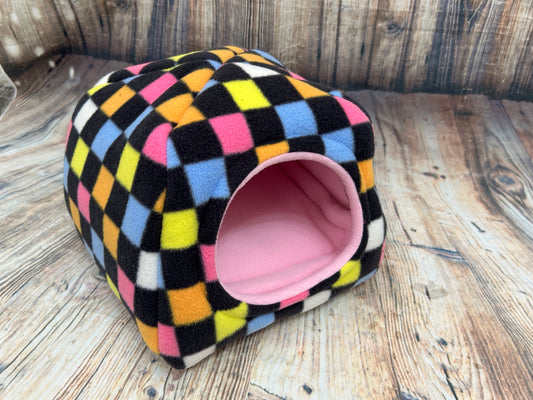 Liquorice Fleece Piggie Pyramid /  Baby Pink + Pad