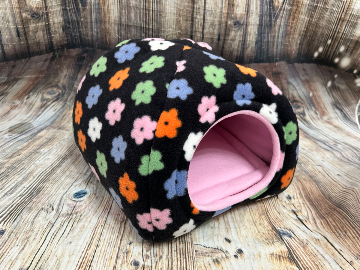 Hippy Flowers Fleece Piggie Pyramid /  Baby Pink + Pad