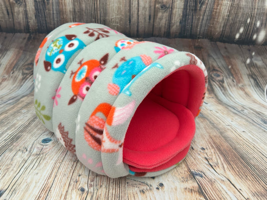Sage Woodlands Fleece Piggie Den / Cerise + Pad