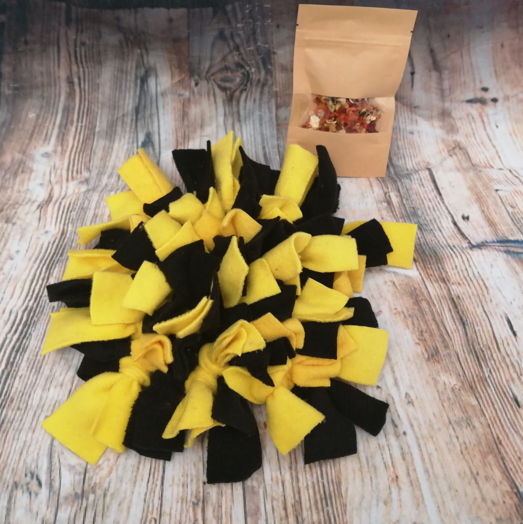 Black & Yellow Fleece Snuffle Forage Mat